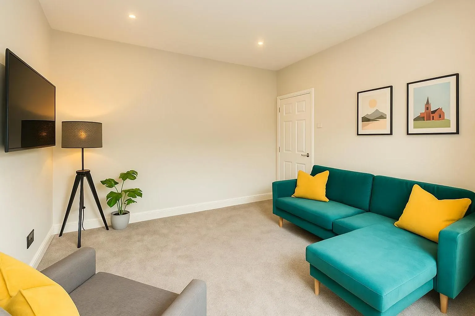 4 Bedroom Spacious House In Cardiff Holiday home